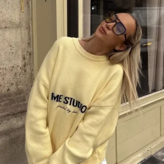 Women Yellow Letter Print Knitted Pullover Elegant O-neck Long Sleeve Loose Short Sweater 2025 Autumn Lady Daily Street Knitwear