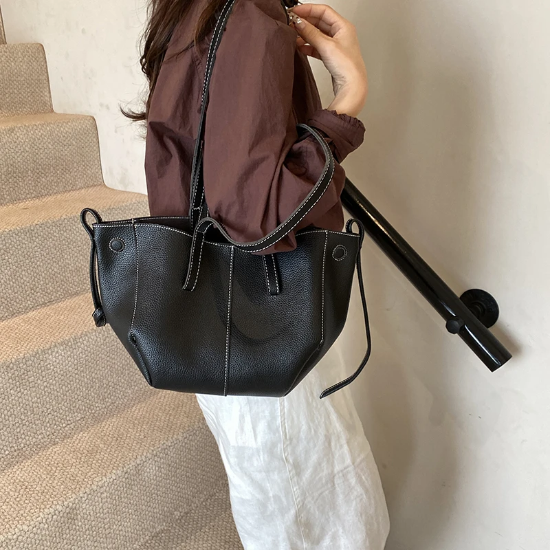 Retro Versatile Large Capacity Women's Shoulder Bags 2025 Fashion New Niche Design Solid Advanced Sense Casual Handbags - Image 2